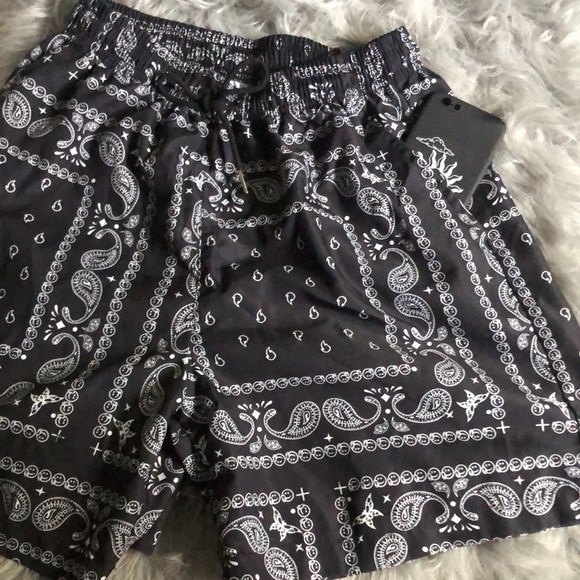 Size M - Picture 2 of 2